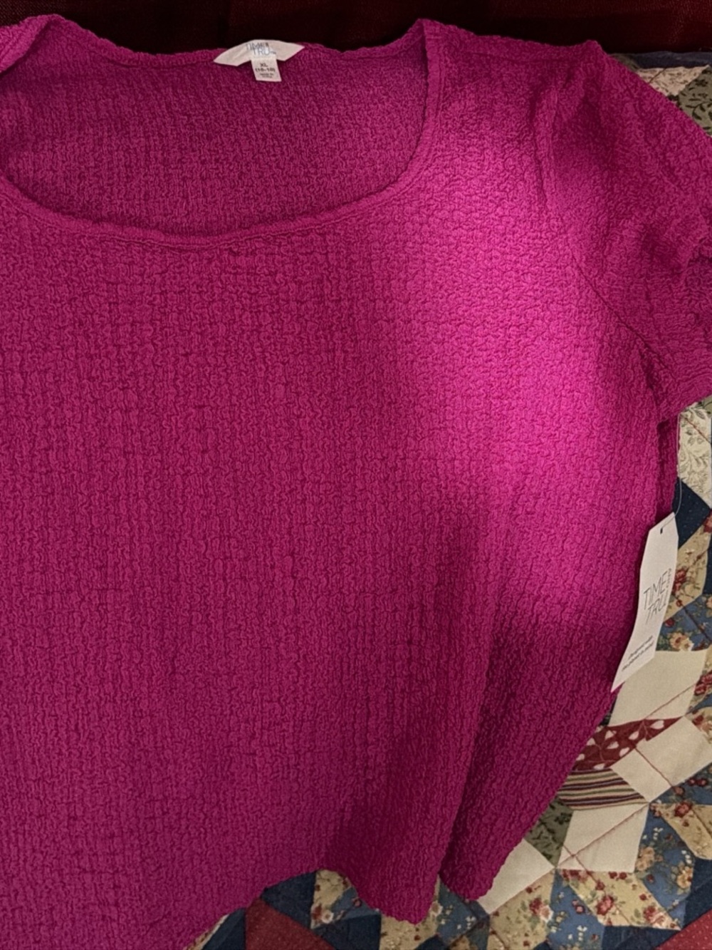 Textured Scoop Neck Short Sleeve Top in Fuchsia